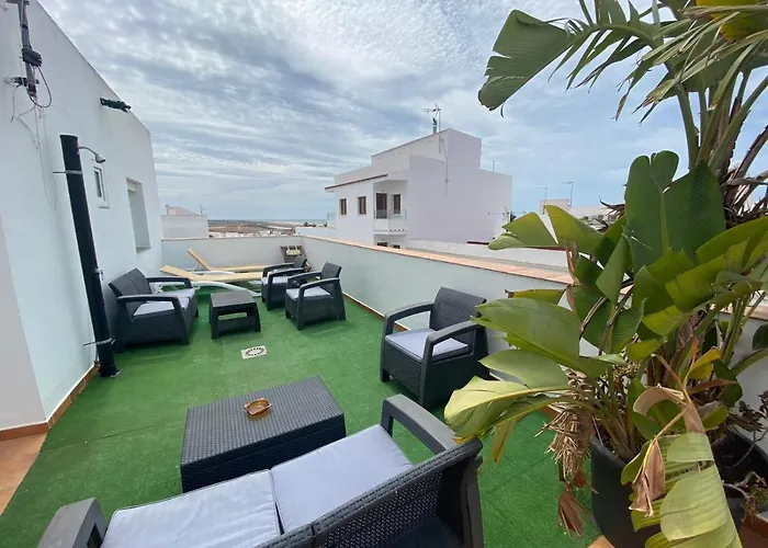 Arco - Virgen Apartamentos y Habitación